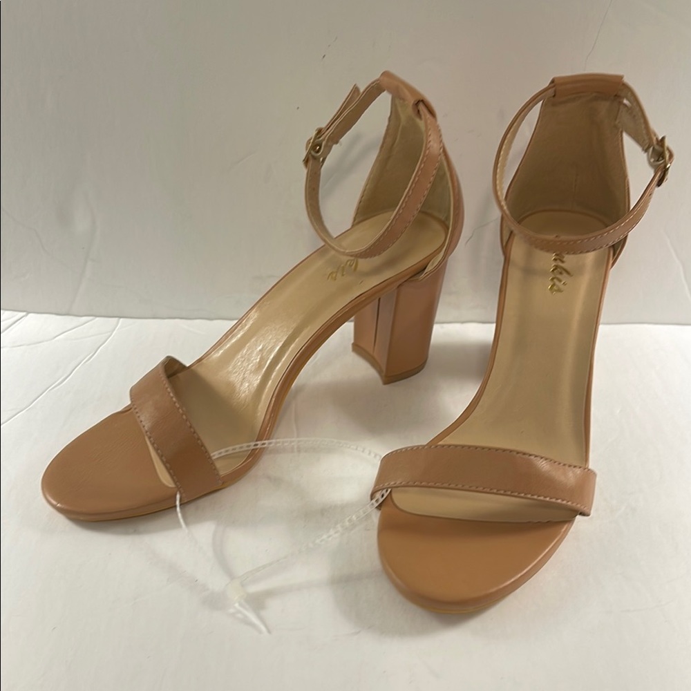 Ankis Tan Heels with Block Heel and Ankle Strap Size 7.5 NWOT